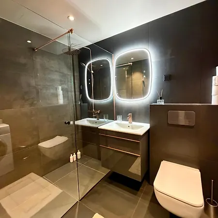 Cozy 2-room In Center *