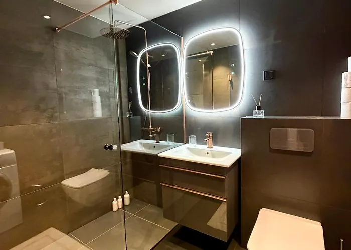 Cozy 2-room In Center *