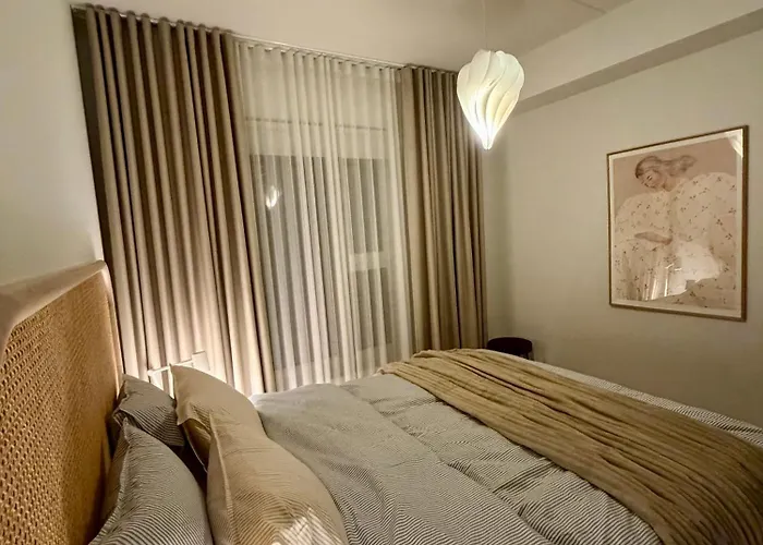 Cozy 2-room In Center *