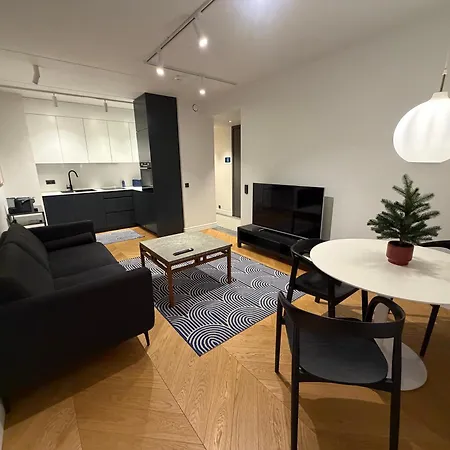 Cozy 2-room In Center *